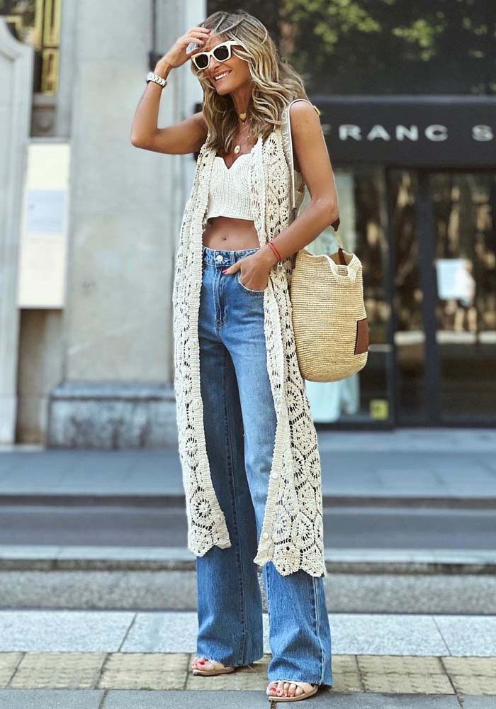Chic und Stil | Sleeveless Vintage Cardigan with Hollowed Lace and V-Neck