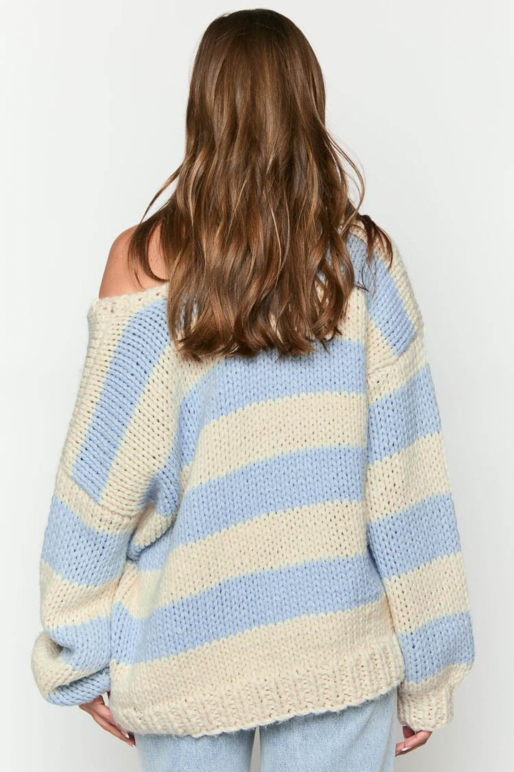 Chic und Stil | Cozy off-the-shoulder striped knit sweater for autumn layers