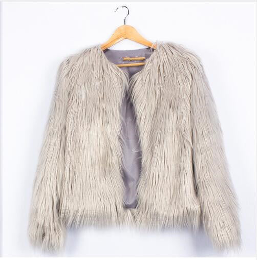 Faux fur jacket for women with a voluminous cut and an elegant collar Lune London