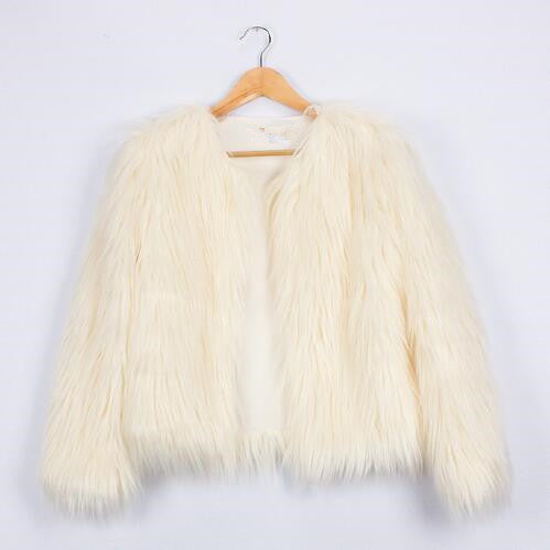 Faux fur jacket for women with a voluminous cut and an elegant collar Lune London