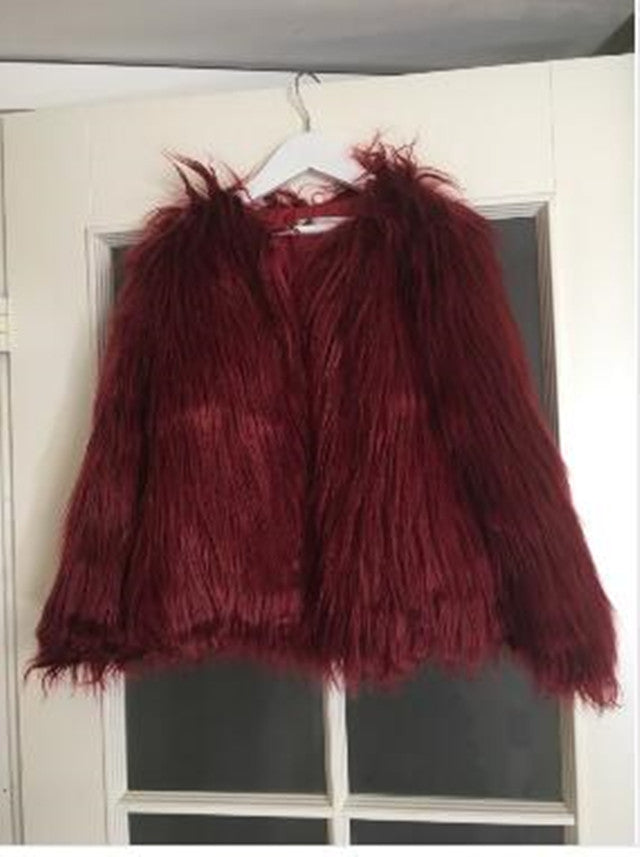Faux fur jacket for women with a voluminous cut and an elegant collar Lune London