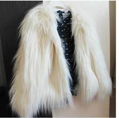 Faux fur jacket for women with a voluminous cut and an elegant collar Lune London