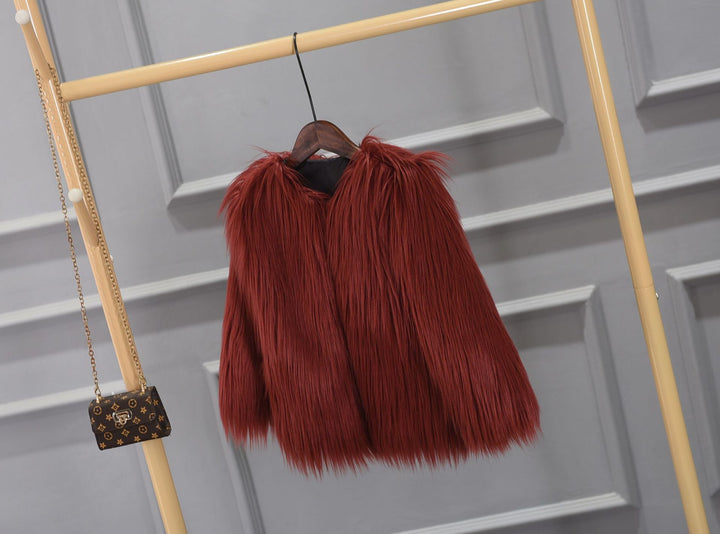 Ladies Luxurious Faux Fur Jacket with Voluminous Collar Lune London