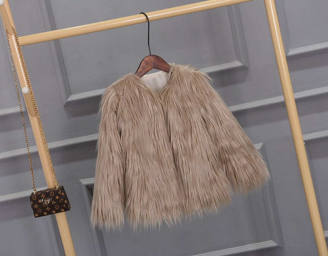 Women's voluminous faux fur jacket Lune London
