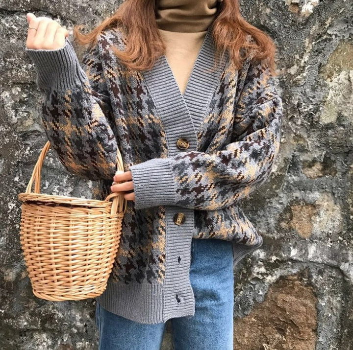 Women’s knit jacket with a modern houndstooth pattern and a chic button design