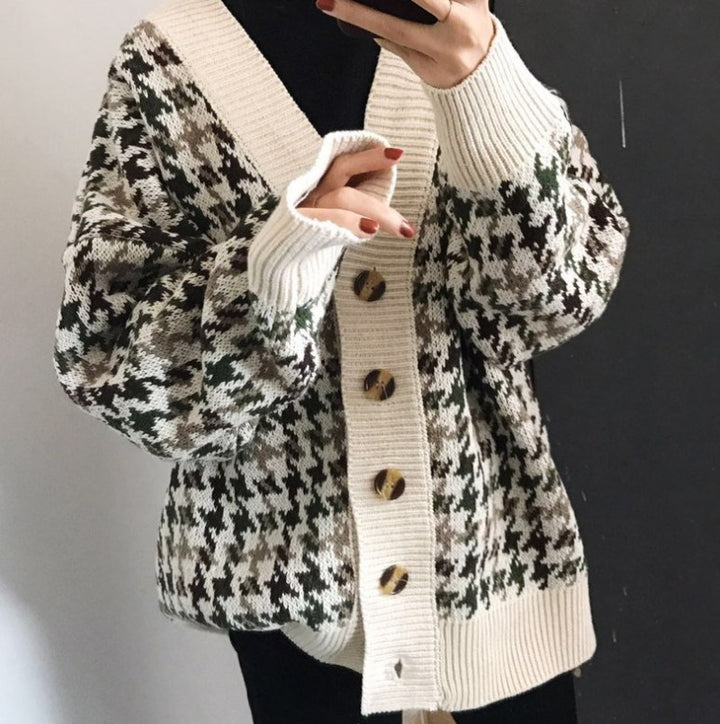 Women’s knit jacket with a modern houndstooth pattern and a chic button design