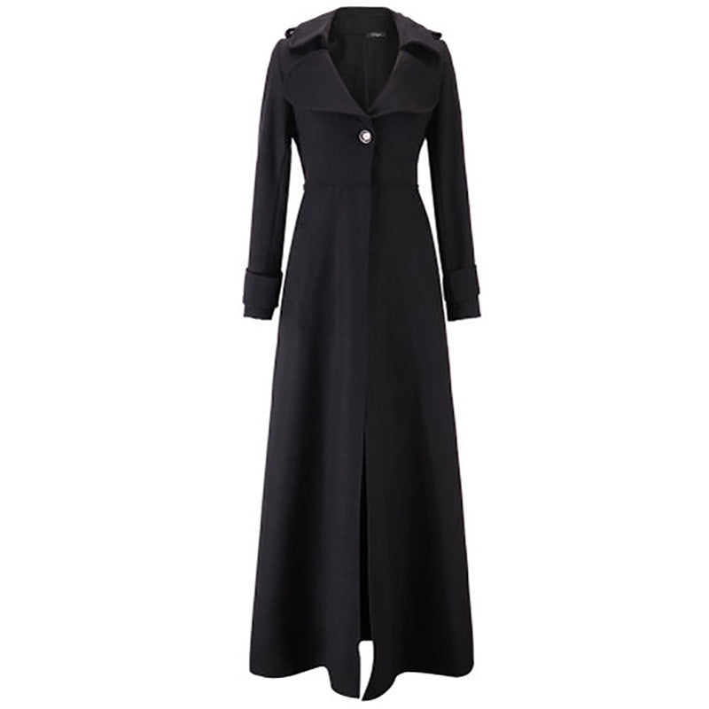 Ladies Elegant Maxi Dress with fitted cut and practical pockets Lune London