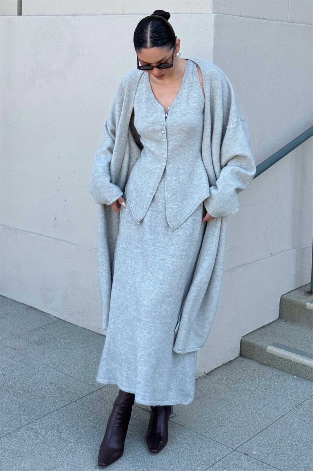 Chic und Stil | Gray Knit Vest & Maxi Skirt Three-Piece Set
