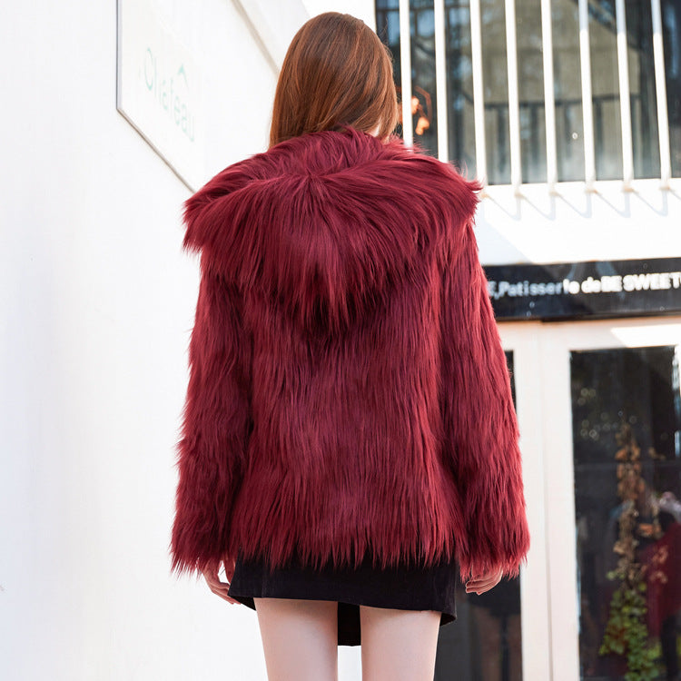 Trendy women's faux fur jacket with relaxed fit and voluminous sleeves Lune London