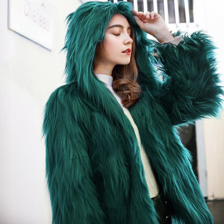 Trendy women's faux fur jacket with relaxed fit and voluminous sleeves Lune London