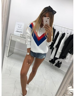 Sweat-shirt sportif pour femmes avec un col en V tendance et des détails color block élégants Chic & Stil