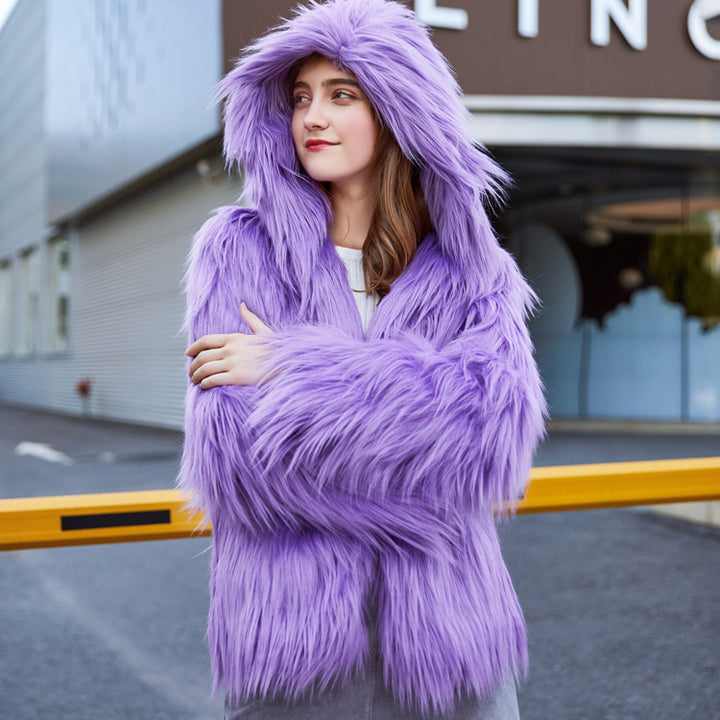 Trendy women's faux fur jacket with relaxed fit and voluminous sleeves Lune London