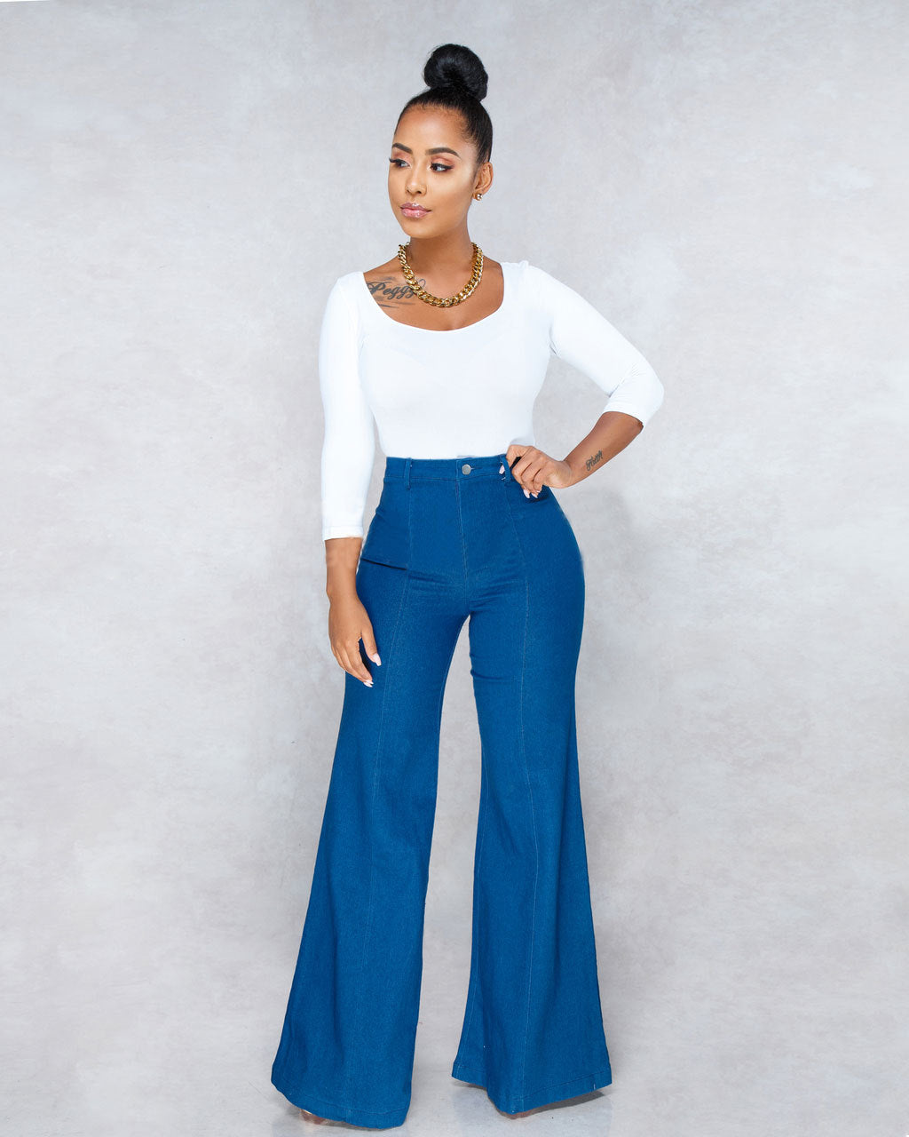 High waisted flared jeans for women with a relaxed fit and a trendy design Lune London