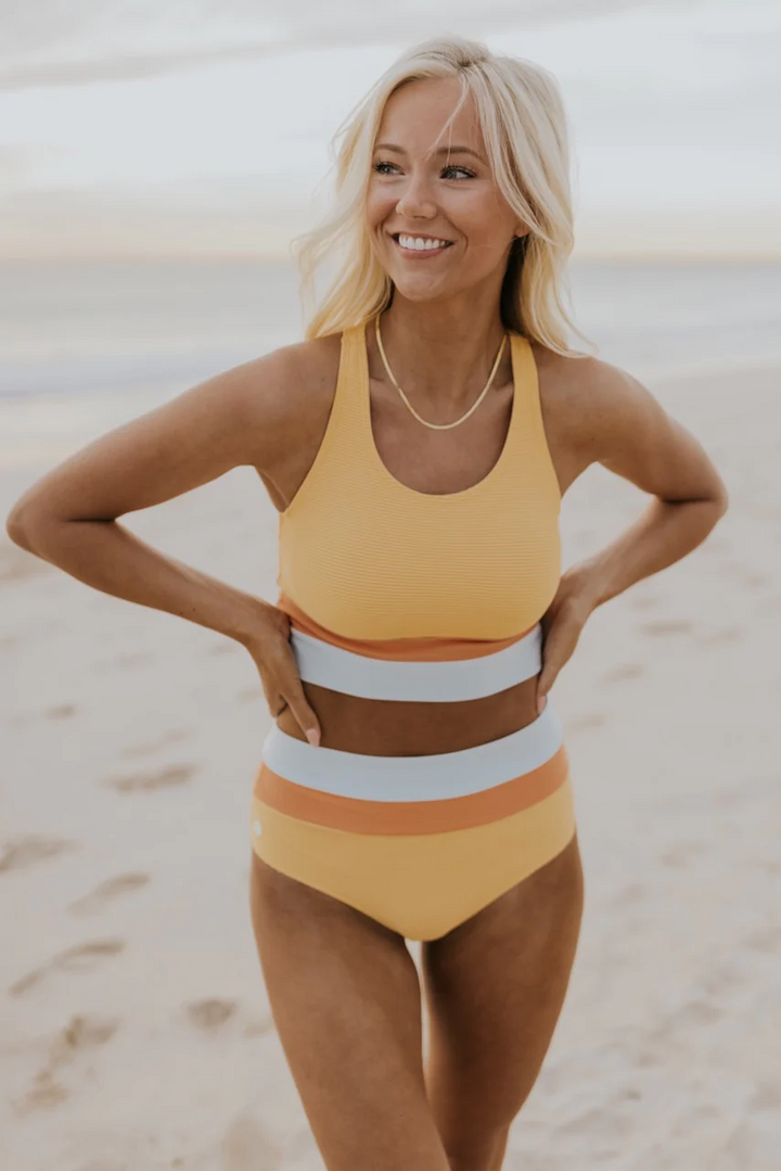 Chic und Stil | Black Colorblock Cut Back Bikini Set
