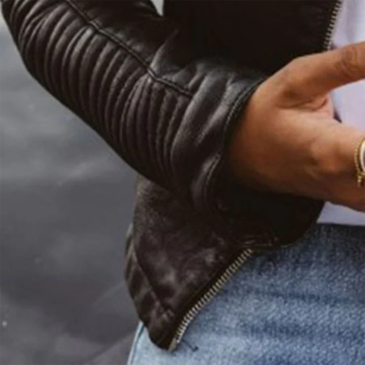 Chic und Stil | Elegant Leather Jacket for Women