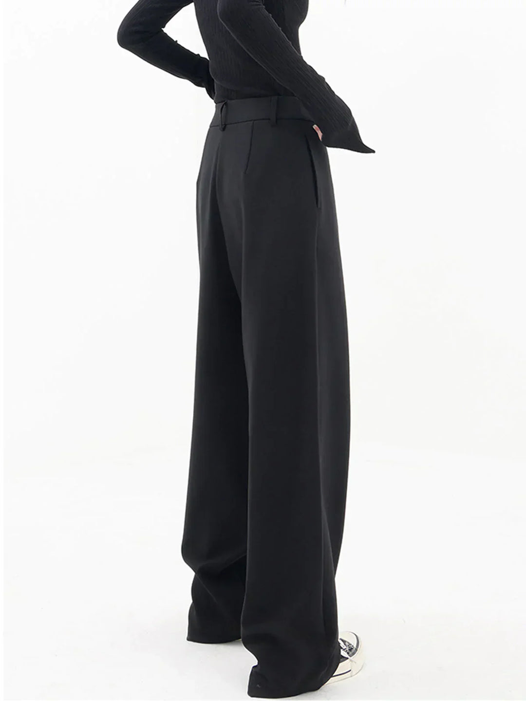 Lune London | Loose trousers for casual elegance and daily comfort