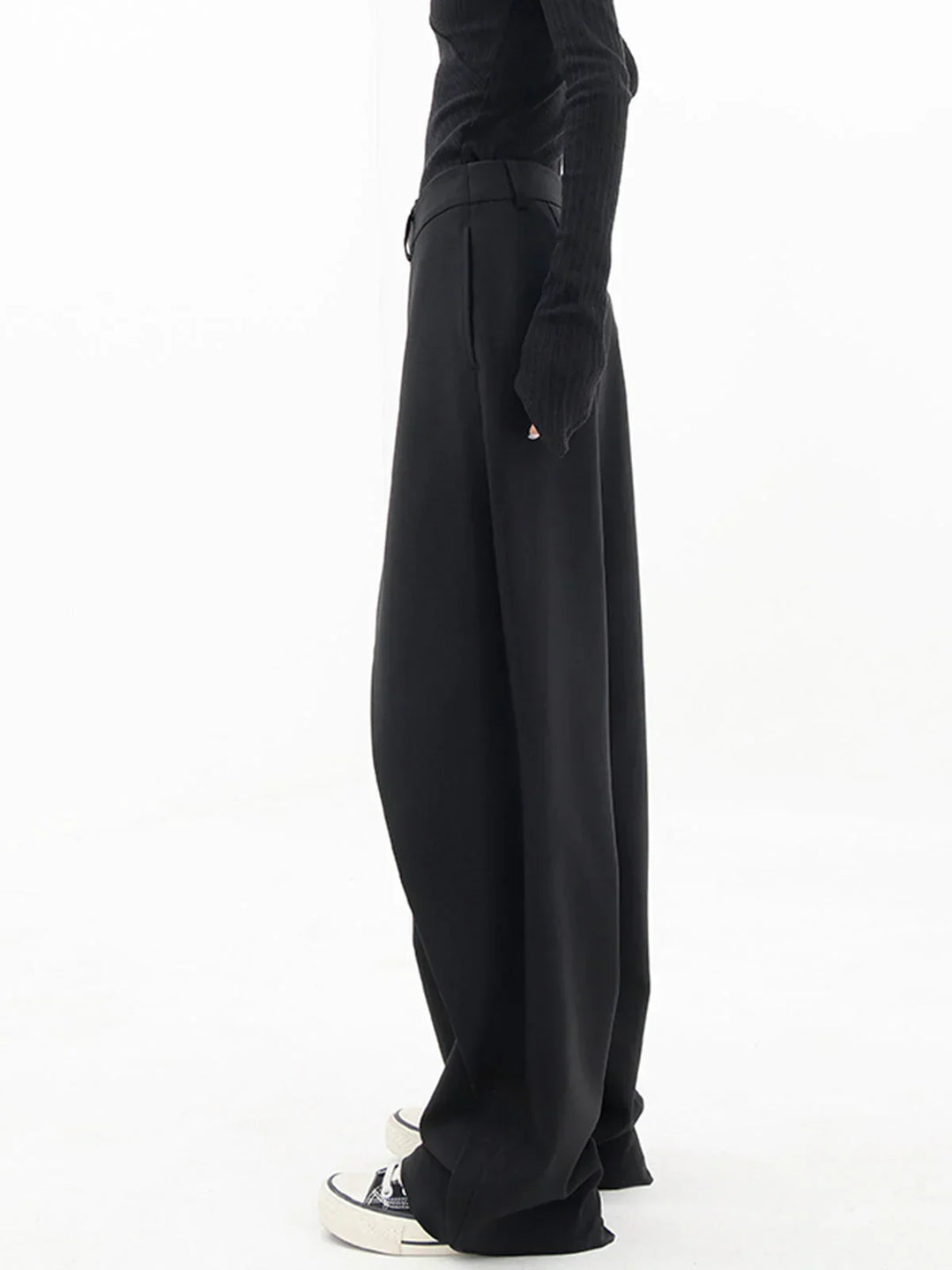 Lune London | Loose trousers for casual elegance and daily comfort