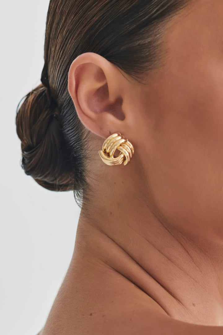 Chic Und Stil | Knotted Earrings Gold