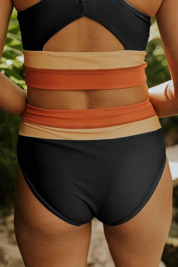 Chic und Stil | Black Colorblock Cut Back Bikini Set