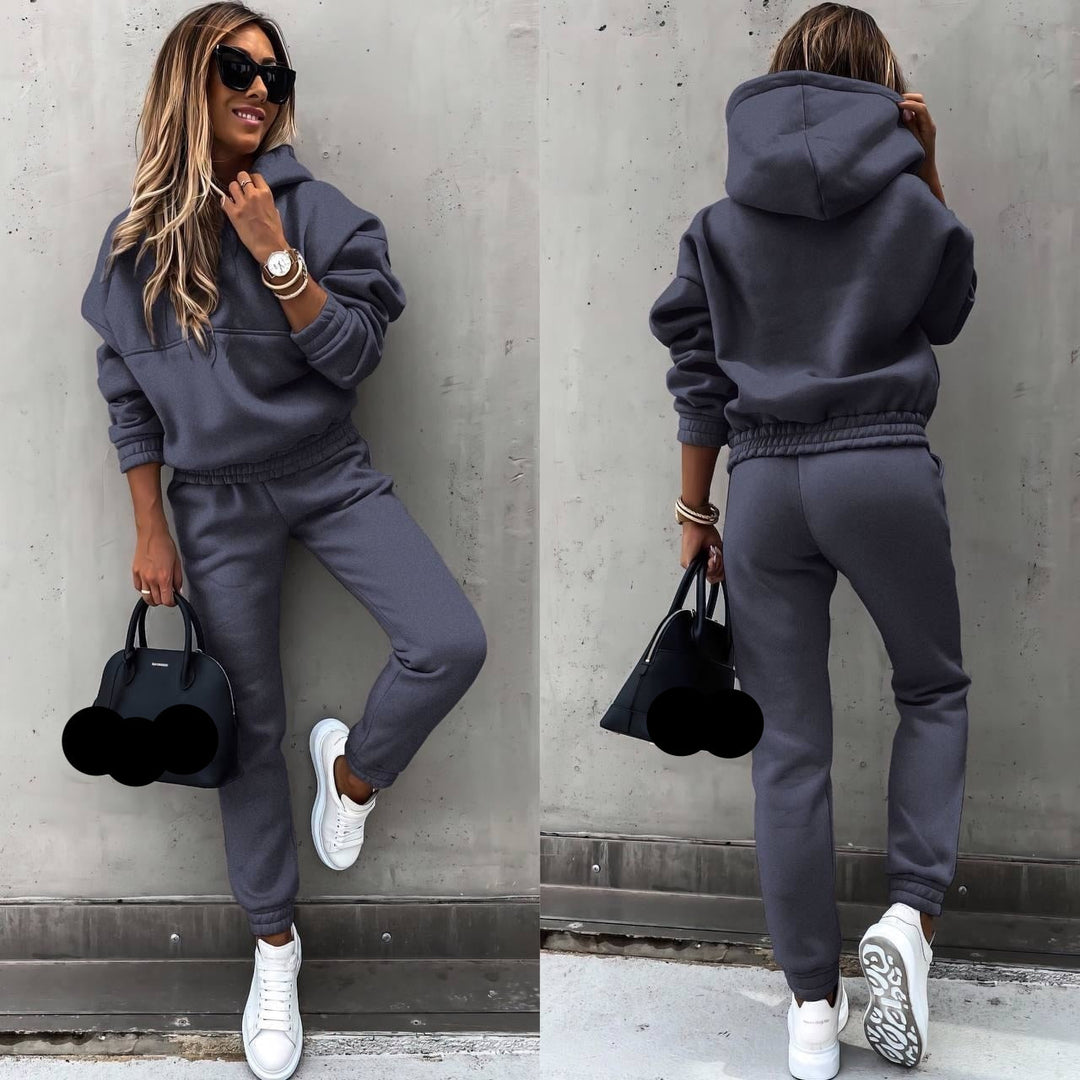 Chic Und Stil | Trendy Tracksuit Stylish & Comfortable