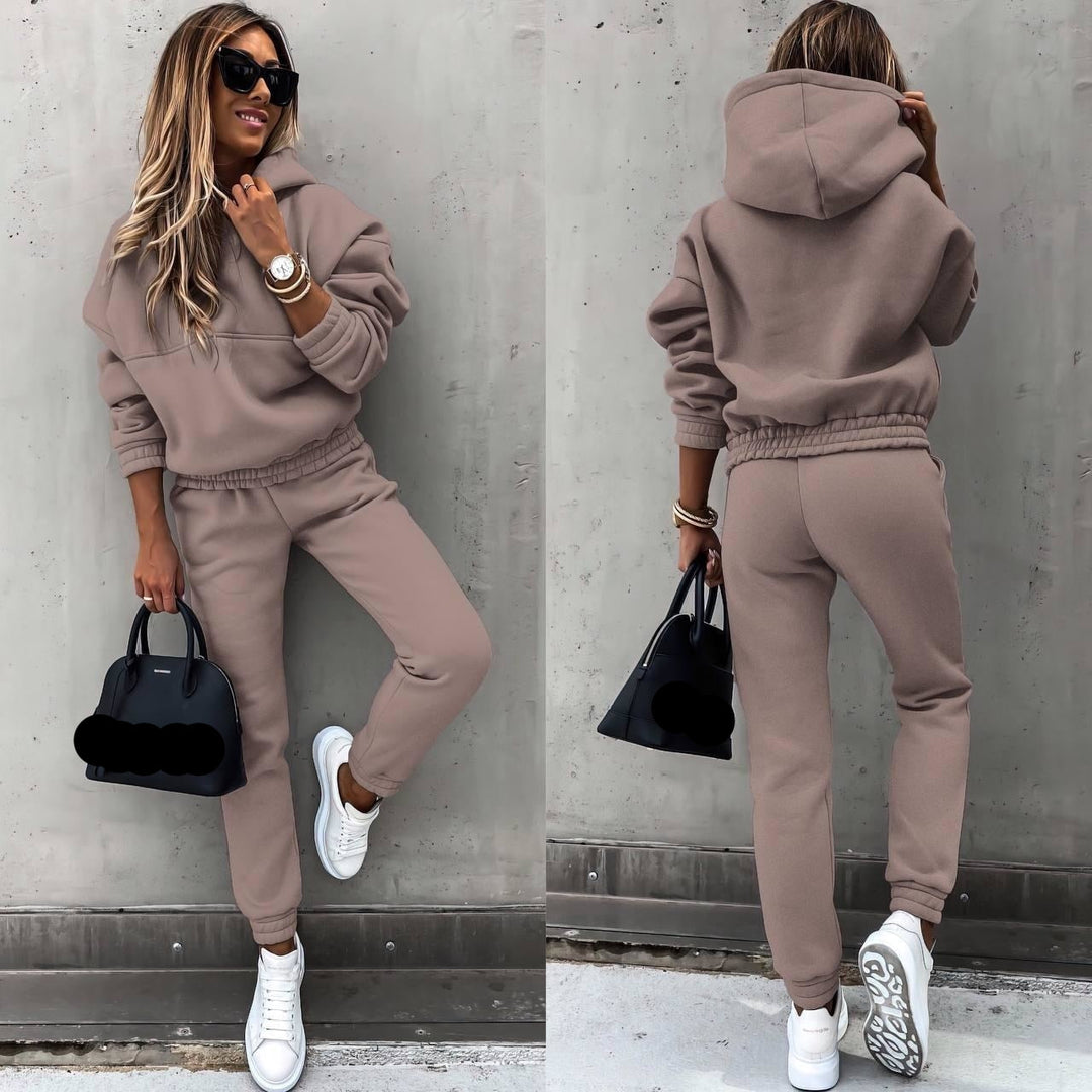 Chic Und Stil | Trendy Tracksuit Stylish & Comfortable