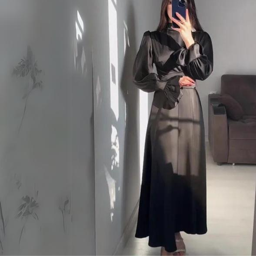 Lune London | The soft and silky dress with long sleeves
