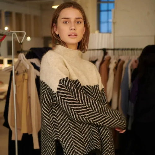 Lune London | Classic Turtleneck Sweater for Women