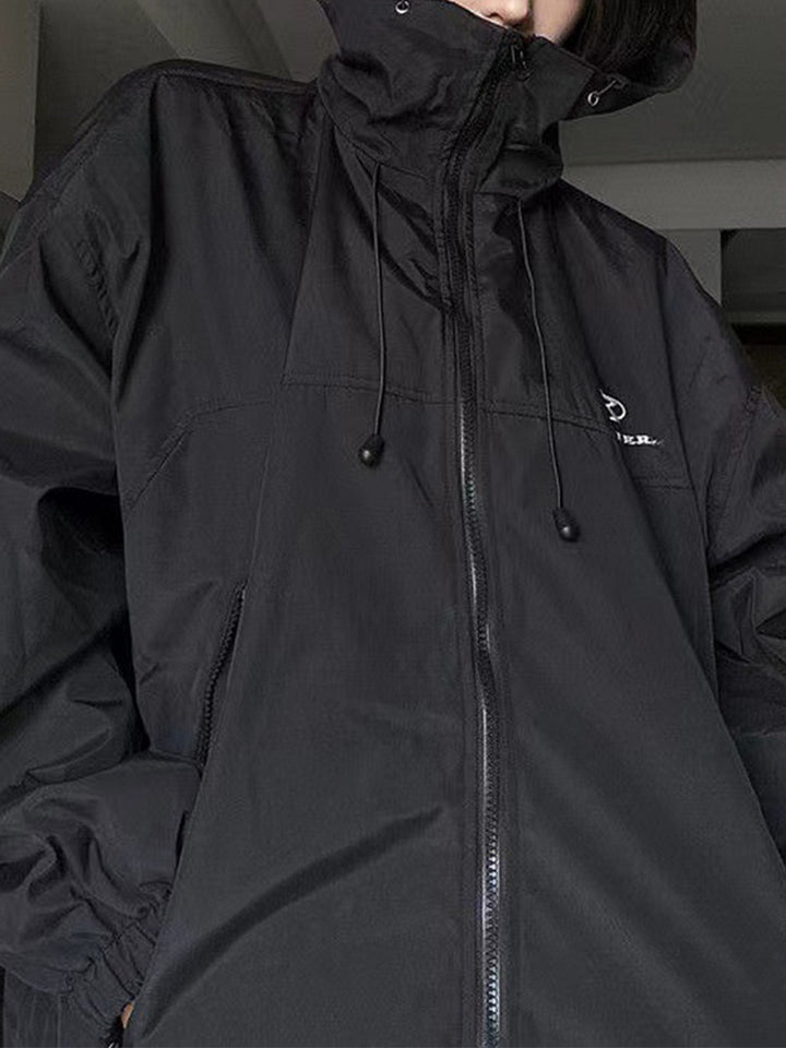 Chic und Stil | Retro black waterproof outdoor jacket with hood