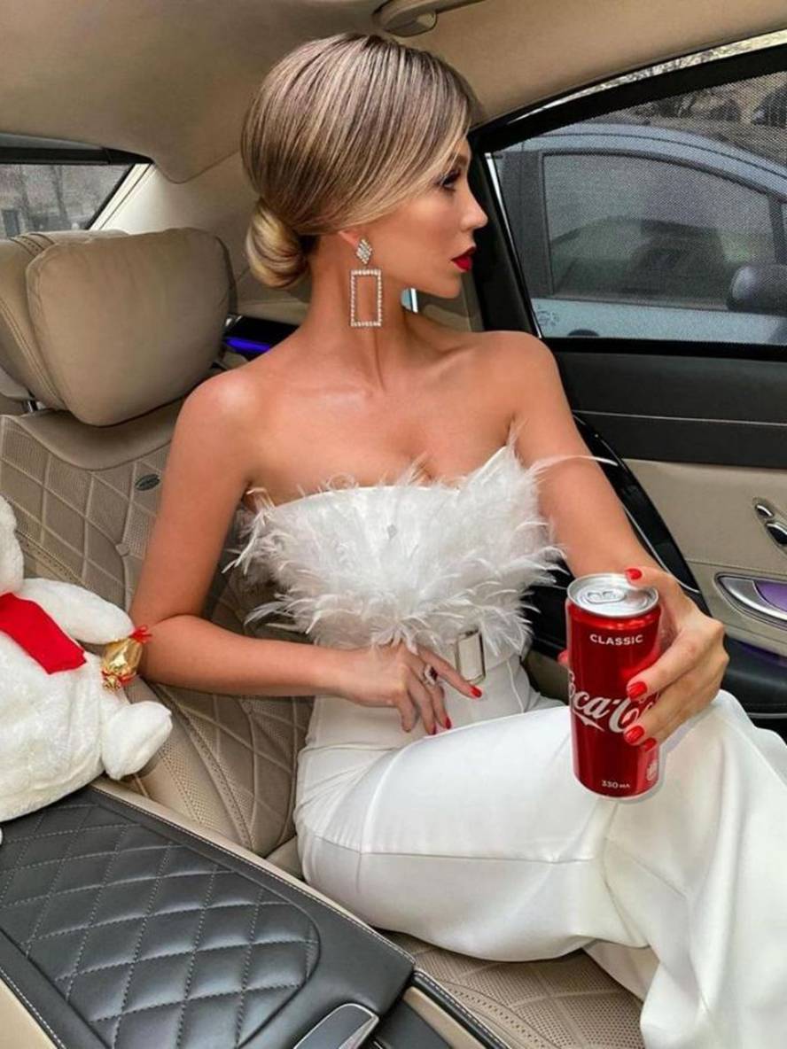 Chic und Stil | Combination Tube with Straight Shape Bustier with Feathers Elegant Woman White
