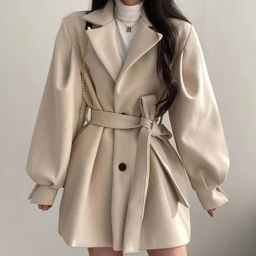 Lune London | More elegant, figure-hugging women's coat