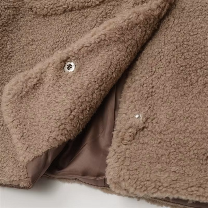 Chic und Stil | Short women's jacket with teddy fleece