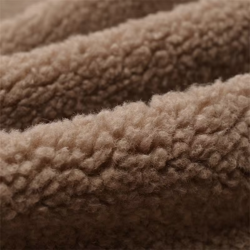 Chic und Stil | Short women's jacket with teddy fleece