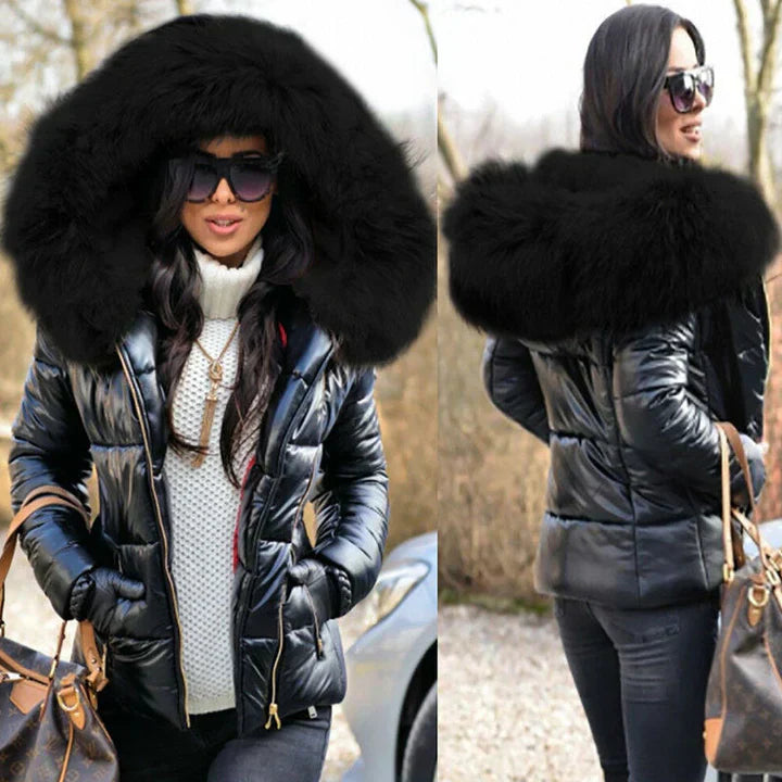 Lune London | fashionable coat with faux fur lining in the hood and collar