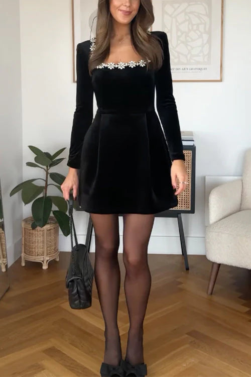 Lune London | Elegant velvet dress with square collar
