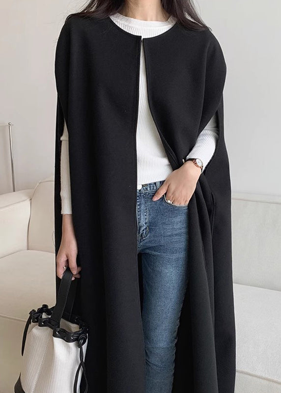 Lune London | Black wool coats with O neckline and relaxed sleeves