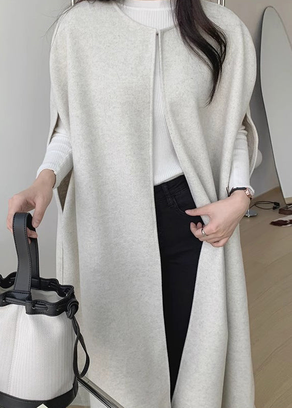 Lune London | Black wool coats with O neckline and relaxed sleeves