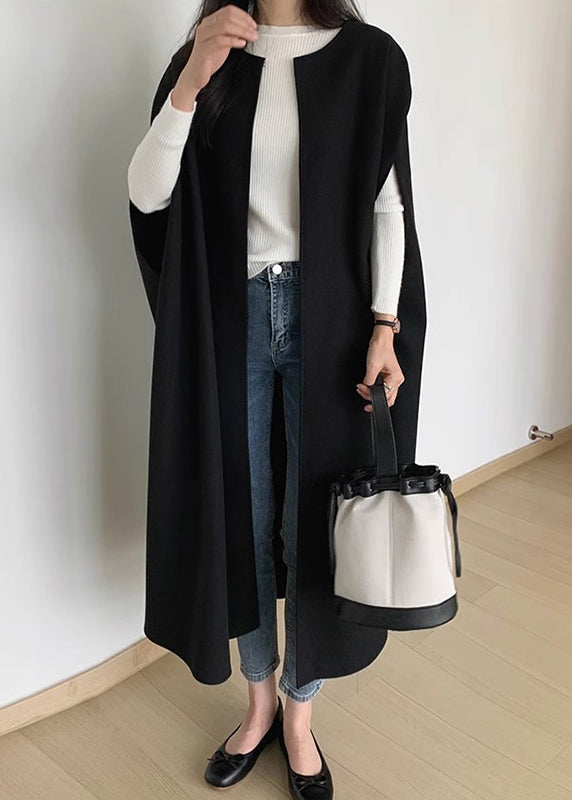 Lune London | Black wool coats with O neckline and relaxed sleeves