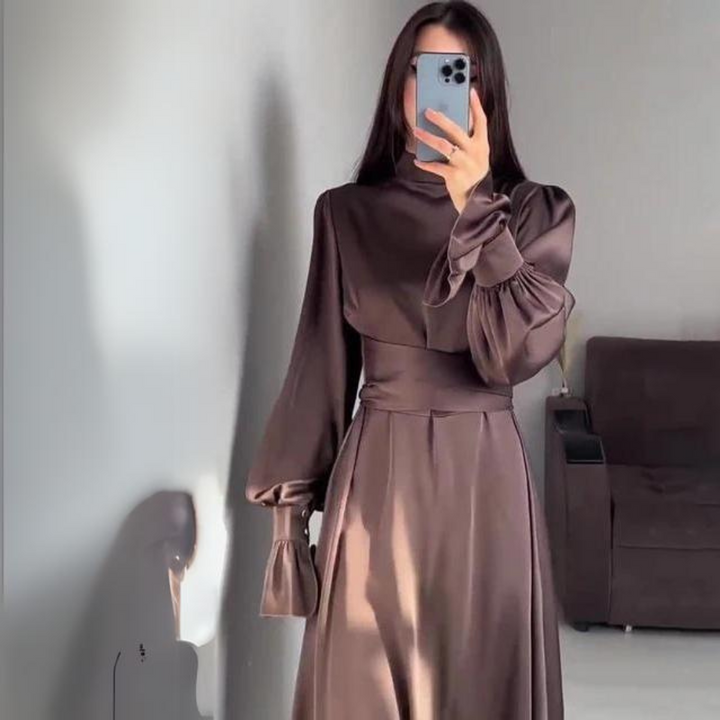 Lune London | The soft and silky dress with long sleeves