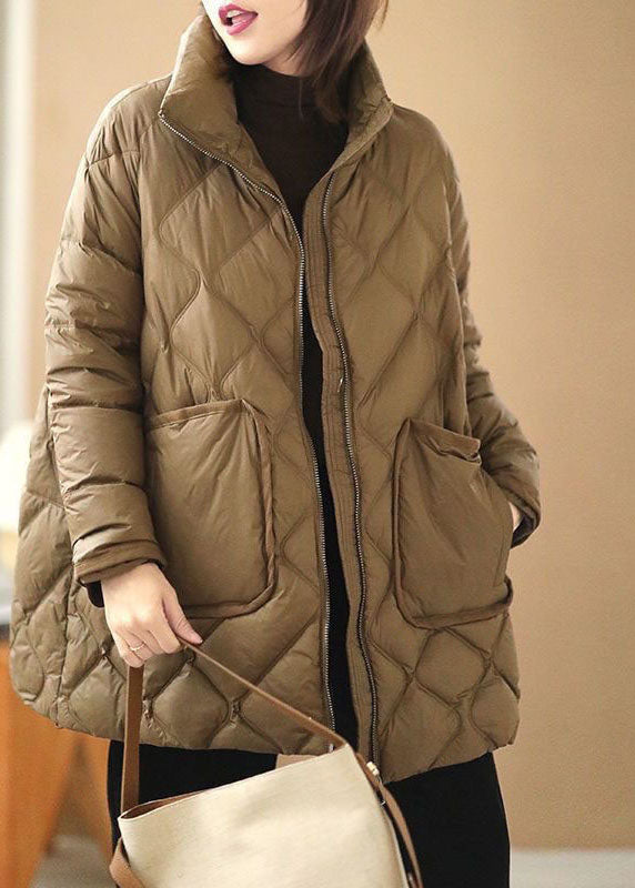 Chic und Stil | Chocolate high collar winter coats with zipper, pockets, down duck