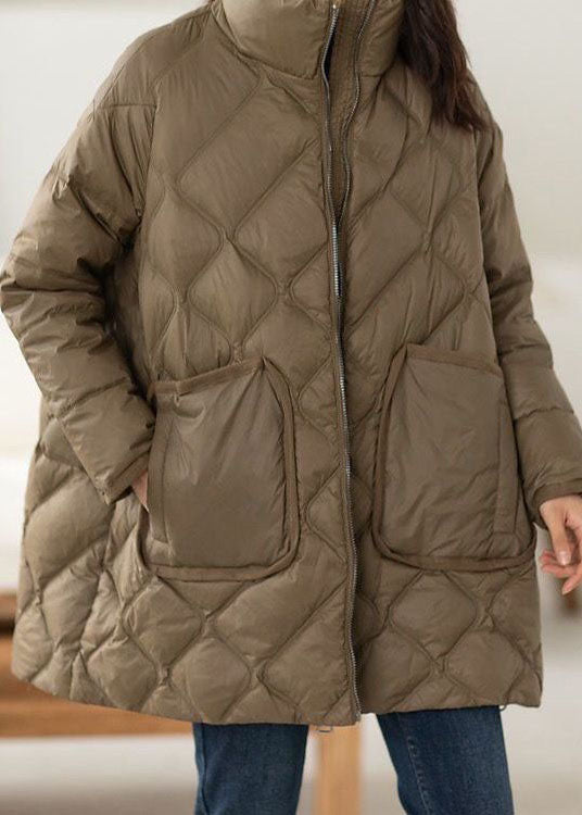 Chic und Stil | Chocolate high collar winter coats with zipper, pockets, down duck