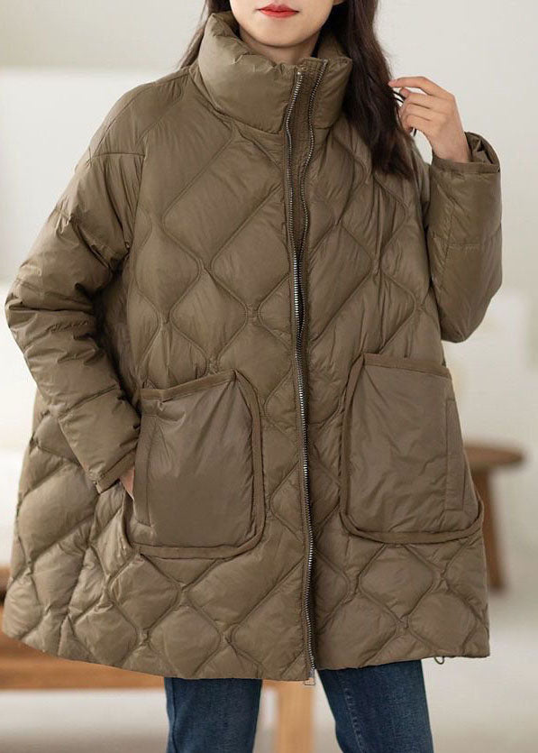 Chic und Stil | Chocolate high collar winter coats with zipper, pockets, down duck