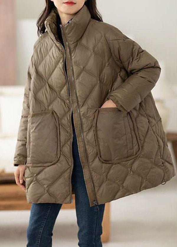 Chic und Stil | Chocolate high collar winter coats with zipper, pockets, down duck
