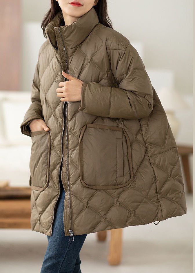 Chic und Stil | Chocolate high collar winter coats with zipper, pockets, down duck