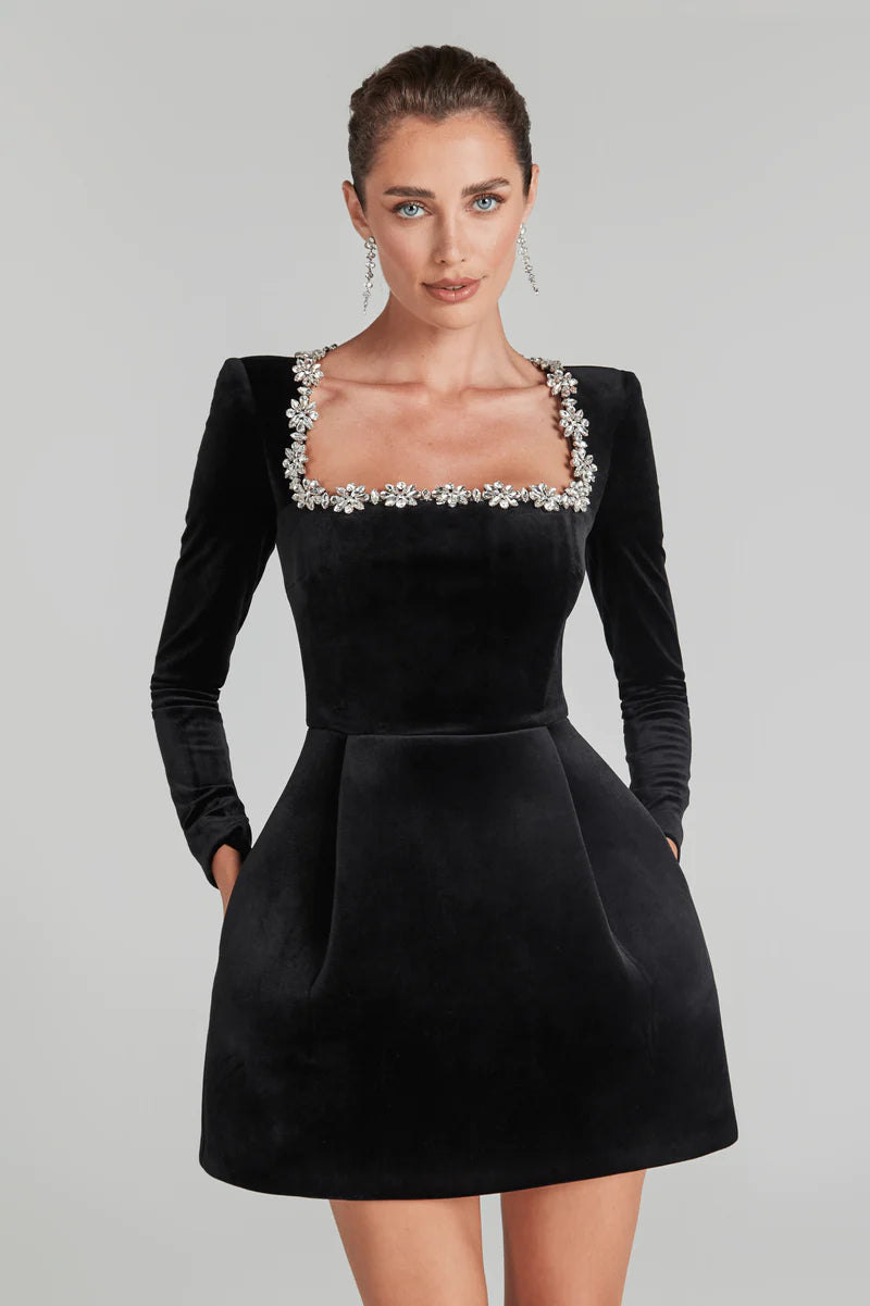 Lune London | Elegant velvet dress with square collar
