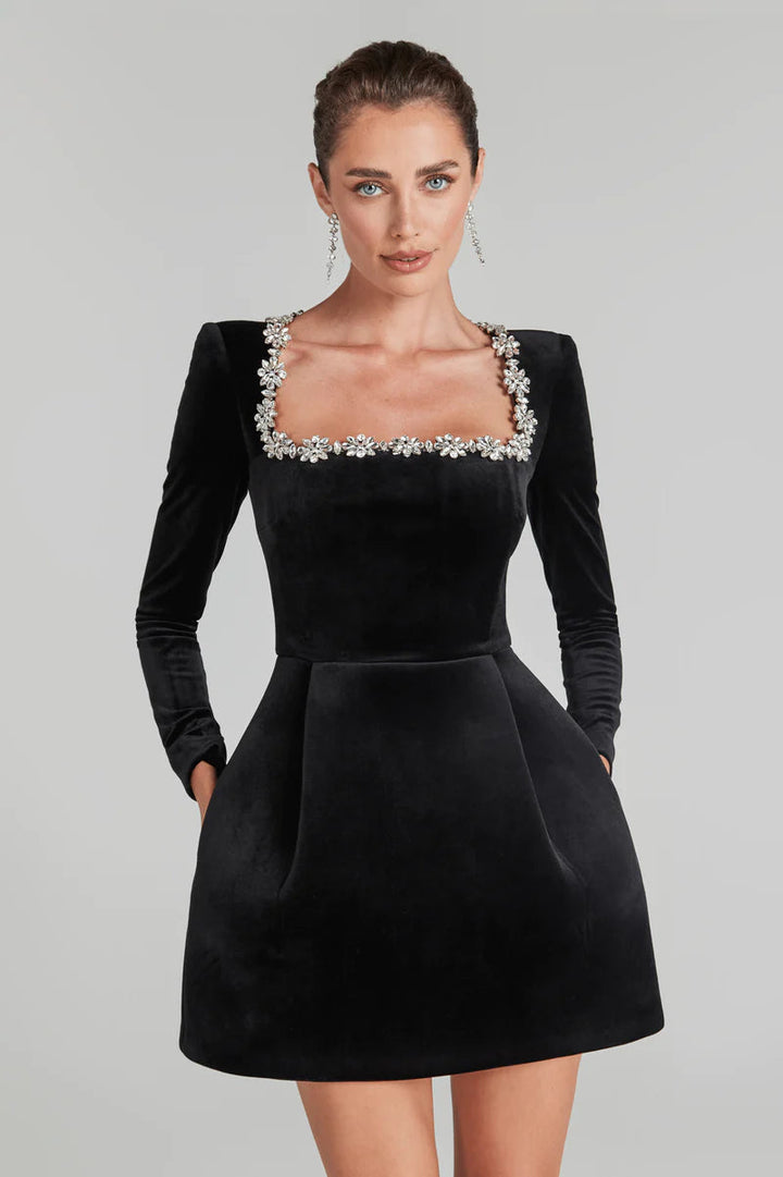 Lune London | Elegant velvet dress with square collar