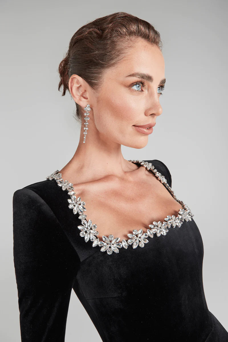 Lune London | Elegant velvet dress with square collar