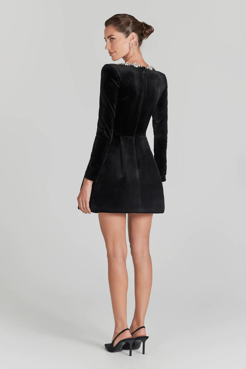 Lune London | Elegant velvet dress with square collar
