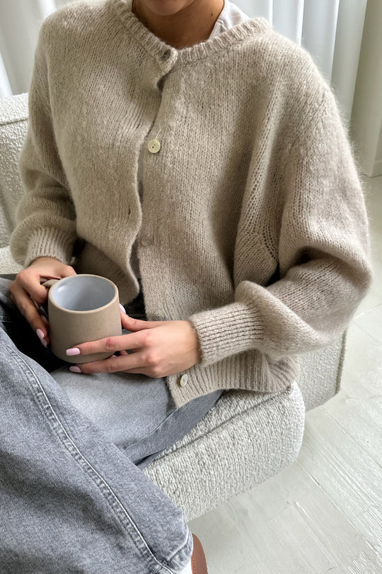 Lune London | Women's Classic Knitted Cardigan with Buttons and Long Sleeves