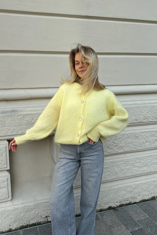 Lune London | Women's Classic Knitted Cardigan with Buttons and Long Sleeves