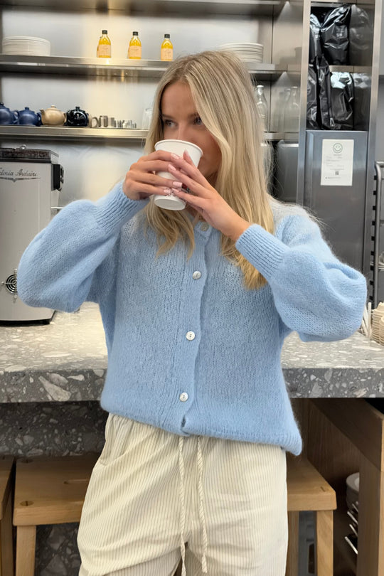 Lune London | Women's Classic Knitted Cardigan with Buttons and Long Sleeves